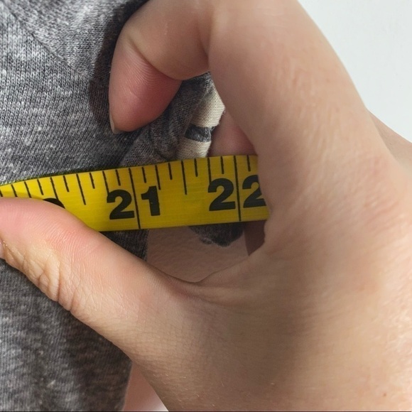 Indianapolis Colts T-shirt NWT Medium Gray Women’s V-neck - Picture 3 of 8